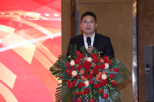董事长演讲照片.jpg